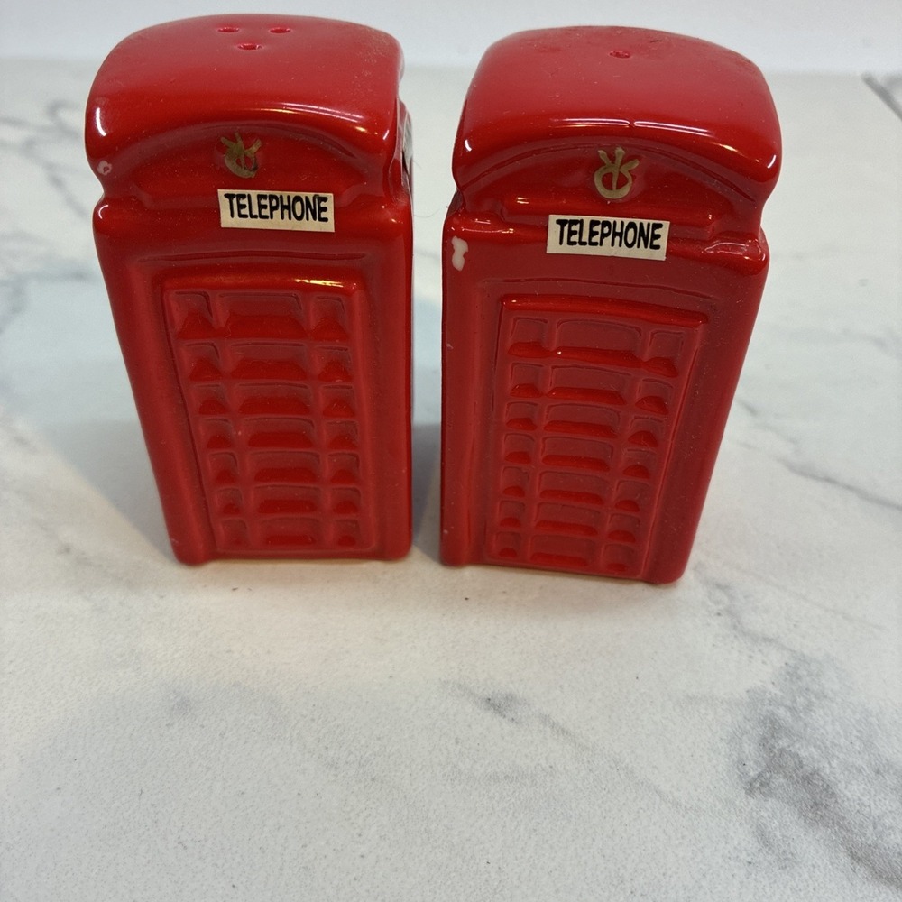English Red Telephone Booth Salt And Pepper Shakers Set 3"